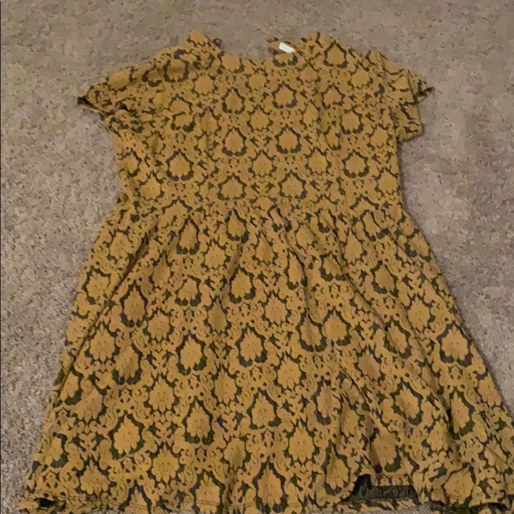 Patterned lace dress